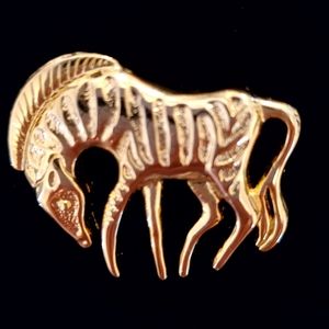 GOLD-TONE HORSE PIN/BROOCH